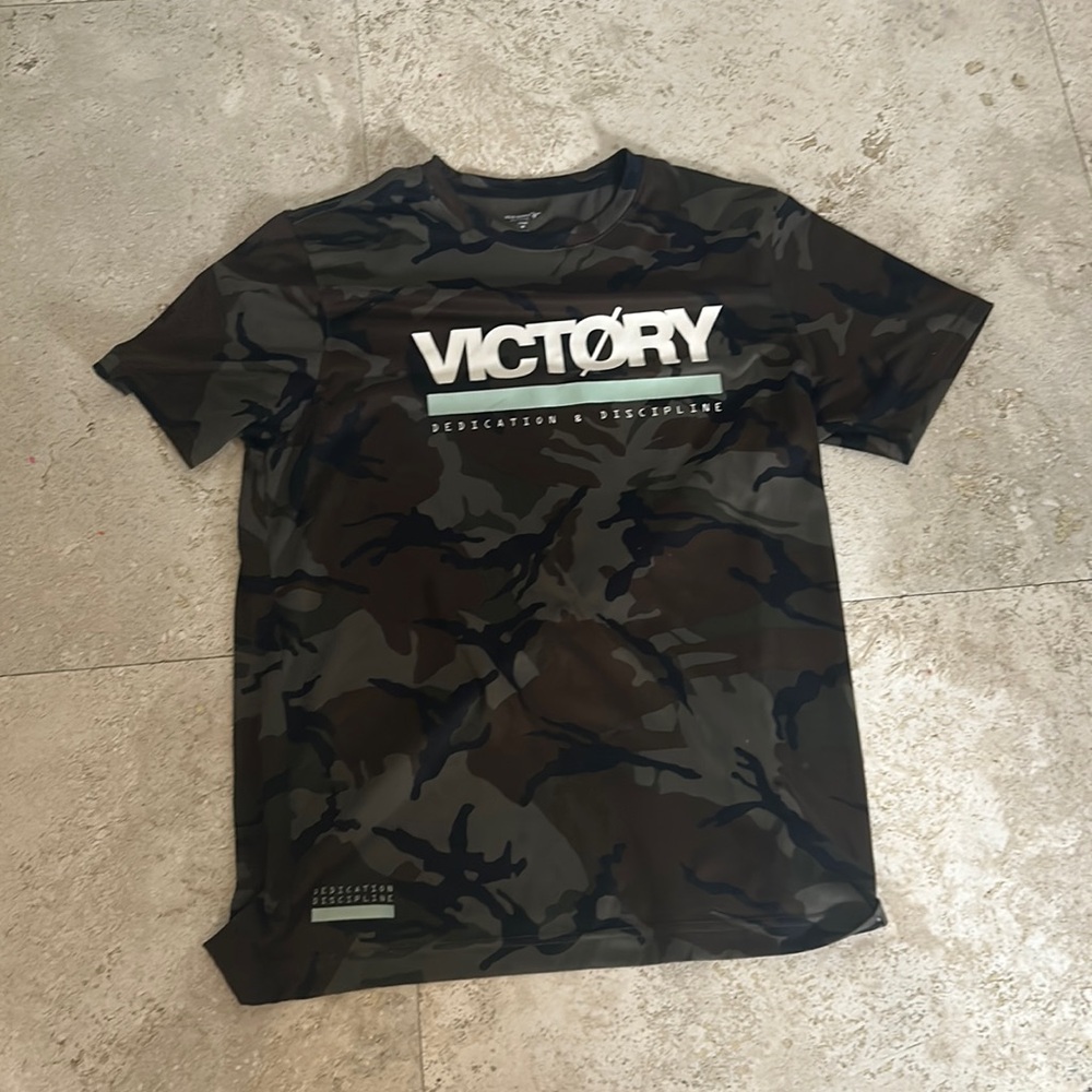 Old Navy camo Boys shirt